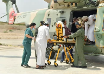 إجلاء طبي لمواطن يعاني من حالة صحية حرجة