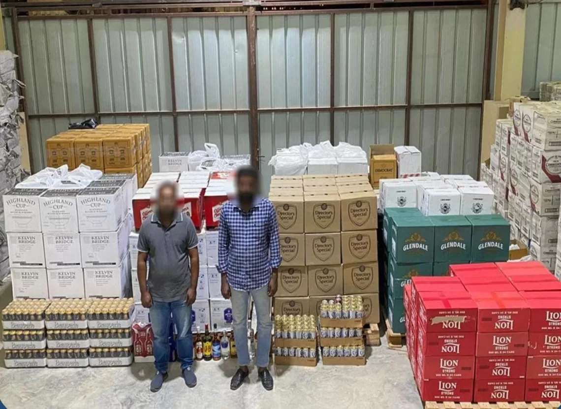 مداهمة موقع تسفر عن ضبط مشروبات كحولية