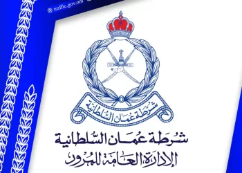 مقطع مرئي لطفلين يسوقان مركبة والشرطة تستدعي والدهم
