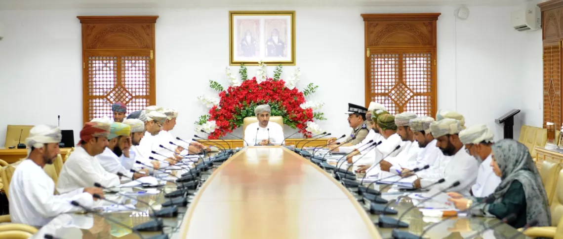 مناقشة توفير خدمة المياه في القرى الجبلية بولايات شمال الباطنة