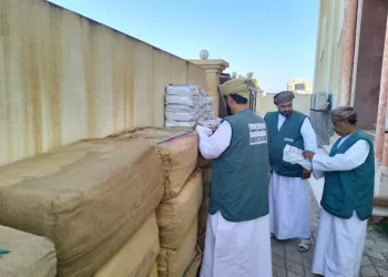 إتلاف أكثر من 370 ألف كيس من التبغ الممضوغ غير المدخن في ظفار