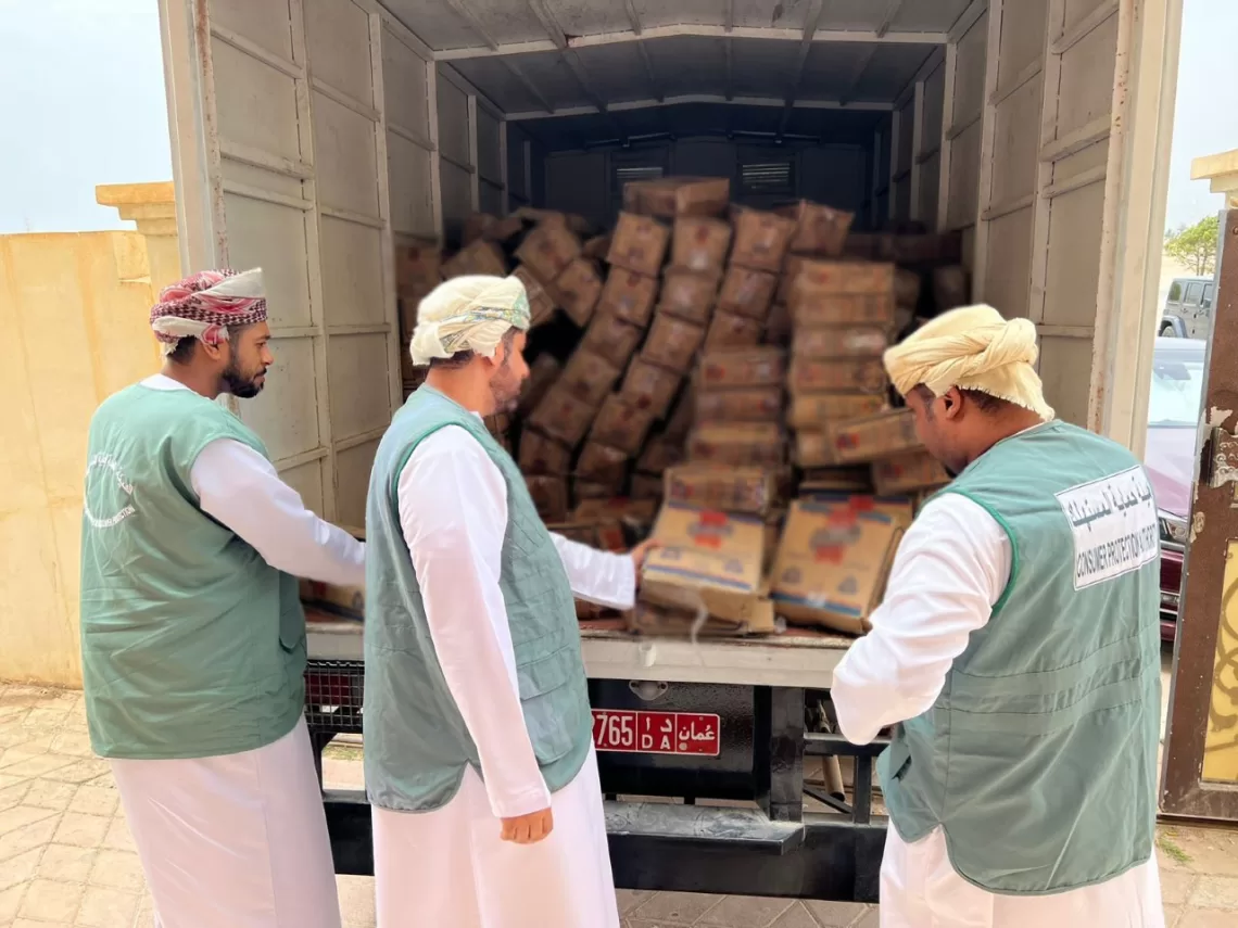 ضبط مؤسسة تجارية تنتهك الحقوق الإنسانية بحق جمعيات الأيتام في صلالة