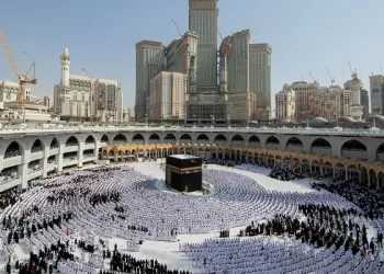 33536 طلبا مقدما لأداء فريضة الحج.. كم عدد العمانيين والمقيمين؟