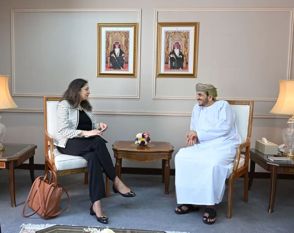 “الحارثي” يبحث التعاون في مجال مكافحة الاتجار بالبشر مع وكيلة “الخارجية الأمريكية”