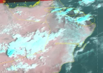 هطول أمطار غزيرة على بعض ولايات شمال الشرقية.. وخلايا رعدية تتجه إلى السويق
