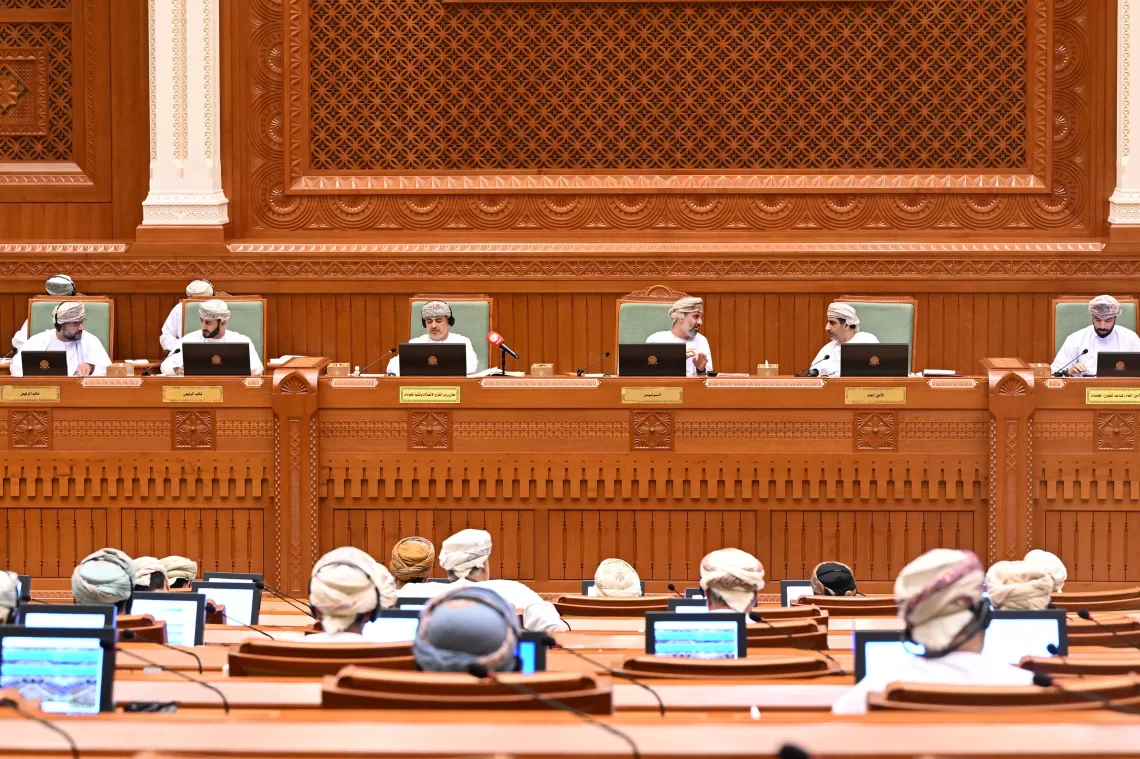 منها إخفاقات “الطيران العماني”.. “الشورى” يناقش هذه الملفات مع وزير “النقل والاتصالات وتقنية المعلومات”