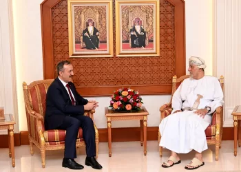 السيد شهاب بن طارق يستعرض تعزيز العلاقات مع السفير التركي