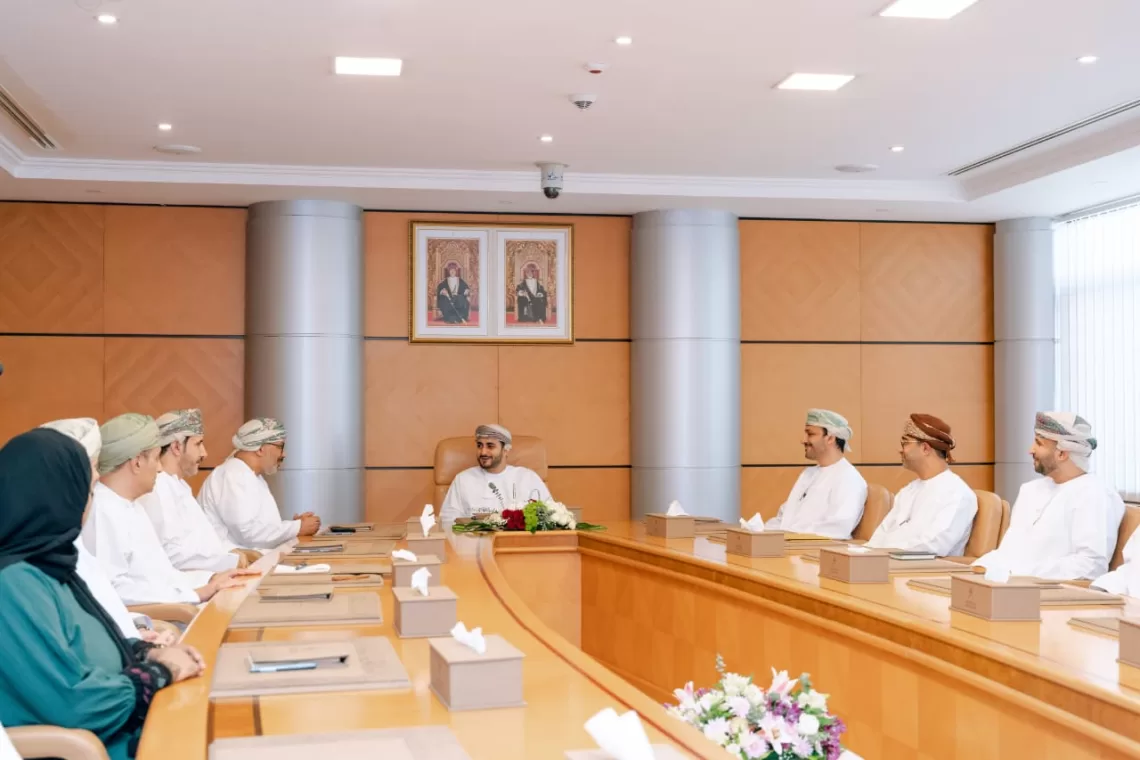 سمو السيد ذي يزن يطلع على سير عمل وحدة متابعة تنفيذ رؤية عُمان 2040