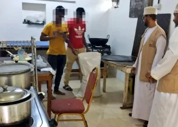 هذا ما فعلوه.. ضبط عمالة وافدة في نزوى