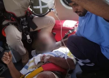 سقوط شخص بأحد الجبال في أدم
