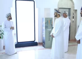 السيد ذي يزن يزور وزارة الاقتصاد ويطلع على سير العمل