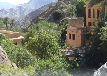 قرية الفراعة بوادي السحتن.. طبيعة خلابة تعانق قمم الجبال