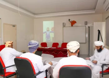 عائشة بنت جمعة الفارسية تكتب: عينك على النافذة