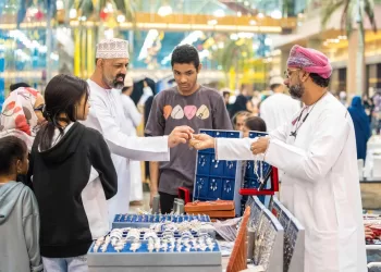 سوق “الوثبة” الرمضاني يشهد إقبالاً كبيرًا من الزوار ومشاركة متميزة من رواد الأعمال
