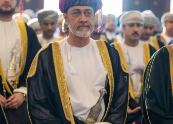 جلالة السلطان يؤدي صلاة العيد في مسجد الخور بمسقط