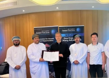 بقيمة 88.5 مليون ريال.. توقيع اتفاقية لإنشاء مصنع السبائك الحديدية وورق التغليف في صلالة