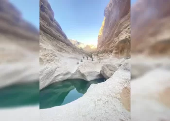 السياحة الصيفية في سلطنة عمان.. طبيعة ساحرة ومزارات متعددة تحتاج إلى الاهتمام والترويج