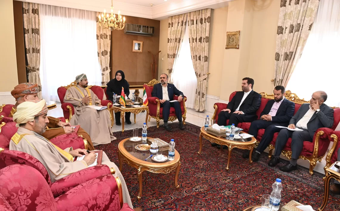 بحث تعزيز التعاون التجاري والصناعي بين سلطنة عمان وإيران
