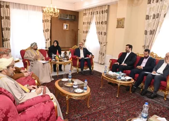 بحث تعزيز التعاون التجاري والصناعي بين سلطنة عمان وإيران