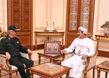 وزير المكتب السلطاني يستقبل مسؤولا عسكريا إيرانيا