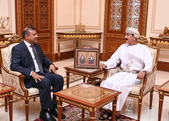 السفير اليمني يشيد بالجهود العمانية لحل الأزمة اليمنية