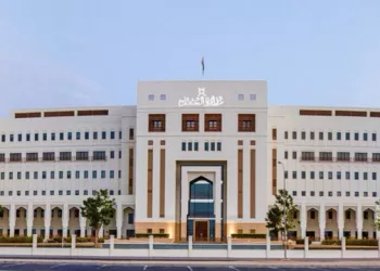ضبط 12 عاملا تاركا للعمل في مسقط