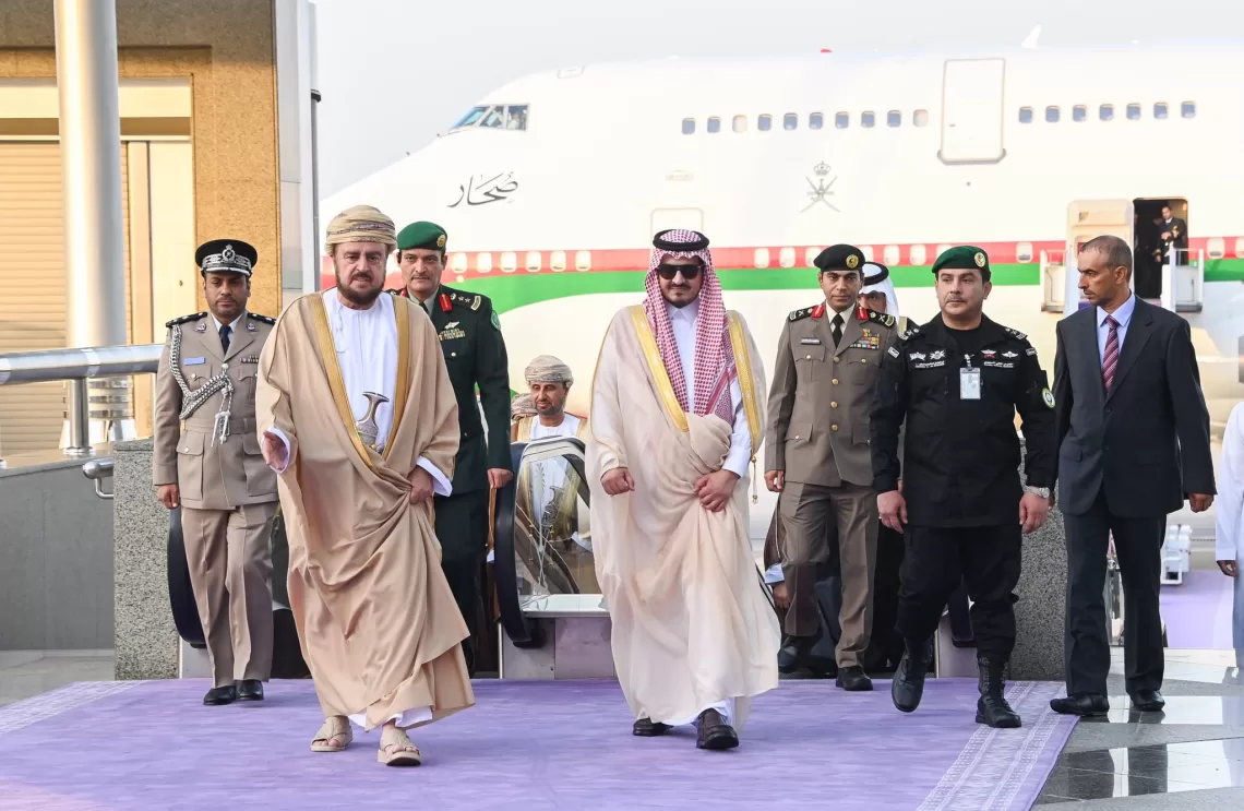 السيد أسعد بن طارق يصل إلى السعودية