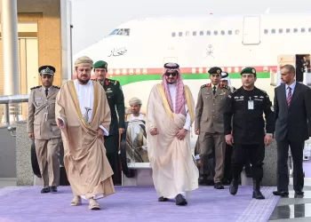 السيد أسعد بن طارق يصل إلى السعودية