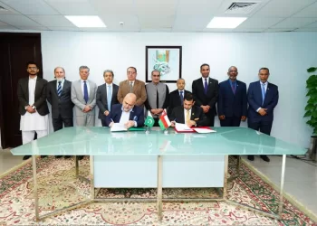اتفاق عماني باكستاني على تعزيز الرحلات الجوية بين البلدين
