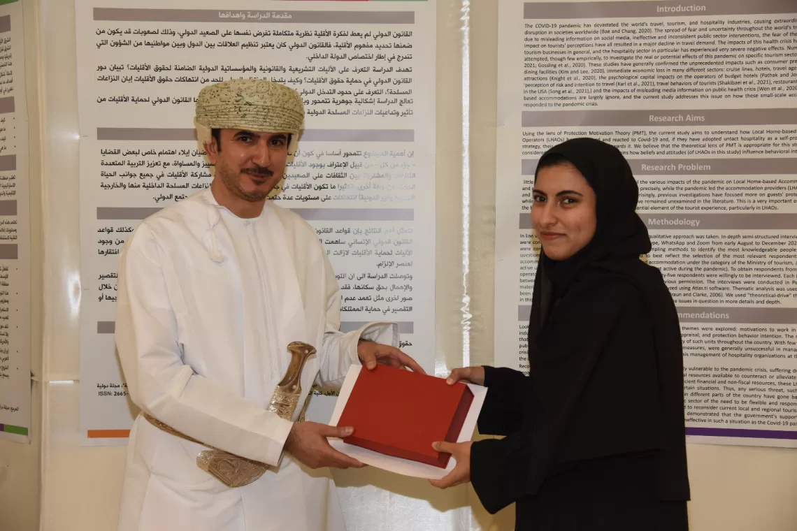 تكريم الفائزين في مسابقة “جائزة النص الإبداعي”  بجامعة السلطان قابوس