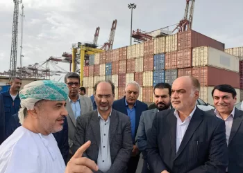 خلال زيارته ميناء شهيد رجائي.. “المعولي” يبحث التعاون بين الموانئ العمانية والإيرانية