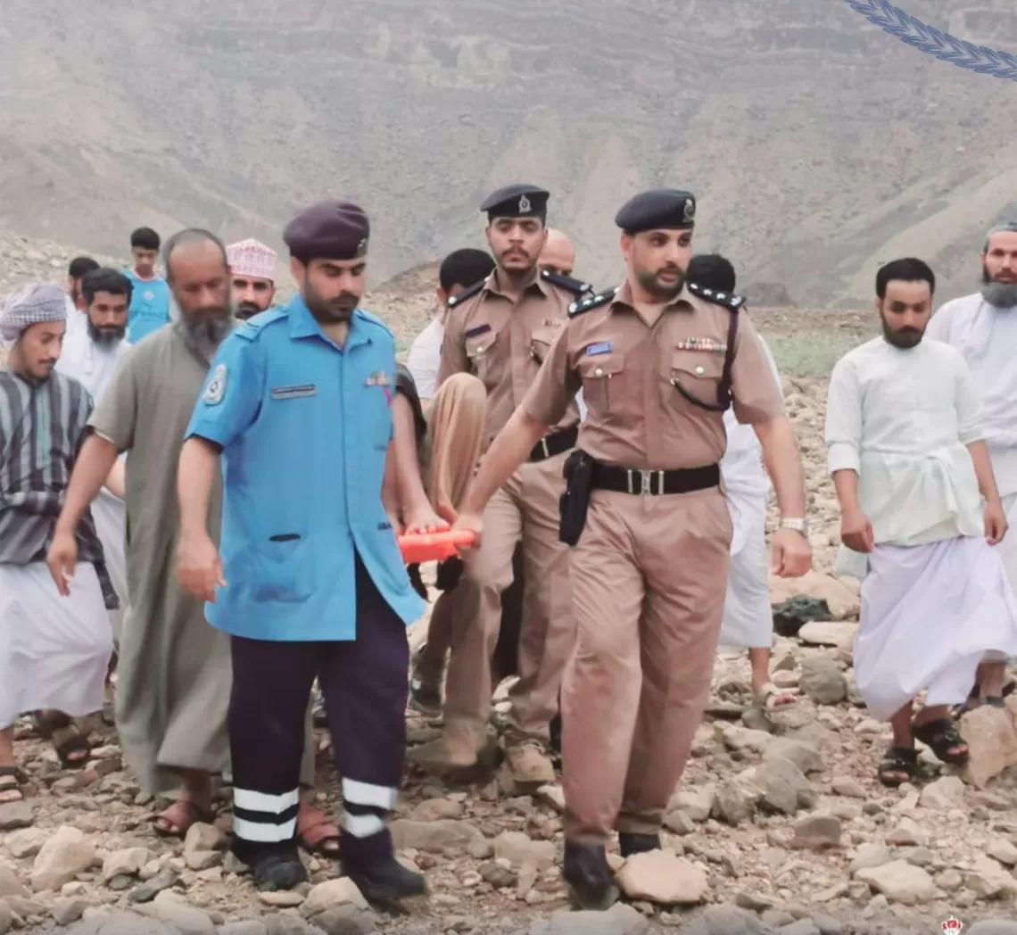 إنقاذ مواطن سقط من جبل بوادي بني خالد