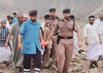 إنقاذ مواطن سقط من جبل بوادي بني خالد