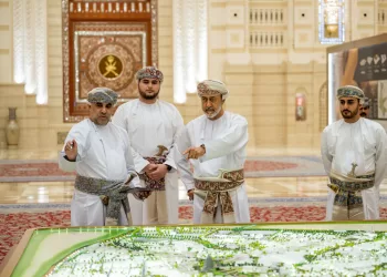 جلالة السلطان يوجه بالعمل كفريق واحد في مختلف المجالات للتغلب على التحديات