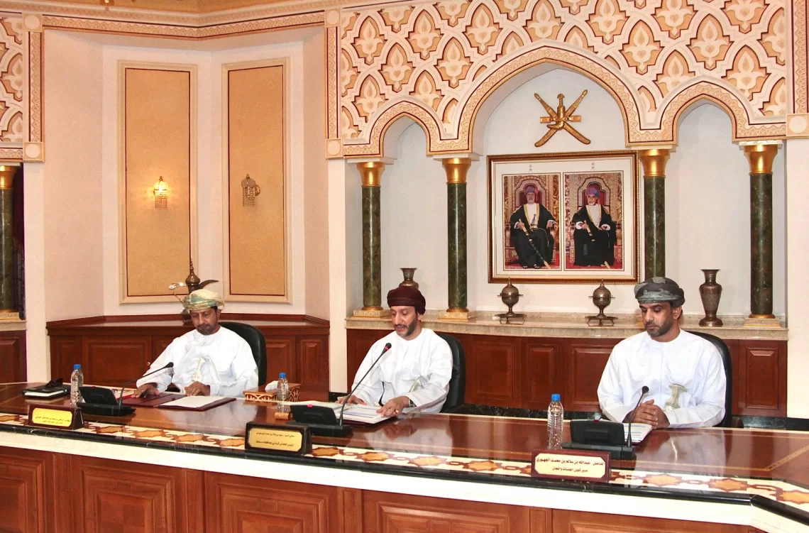 استخدام المباني السكنية للأغراض التجارية و”الباعة الجائلون” على أجندة مناقشات “بلدي مسقط”