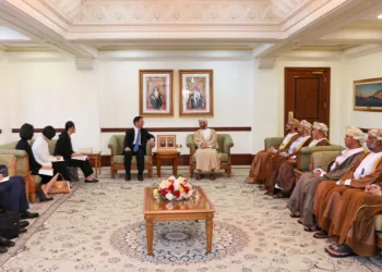 محافظ مسقط يستعرض تعزيز التعاون الاستثماري مع وفد صيني