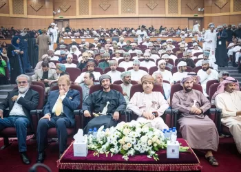 محافظ مسقط يرعى حفل افتتاح مهرجان آفاق العربي للمسرح الجامعي