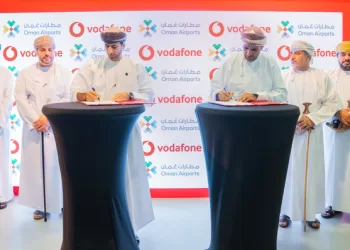 مطارات عمان” توقع اتفاقية توفير خدمة الجيل الخامس في مطاري مسقط وصلالة