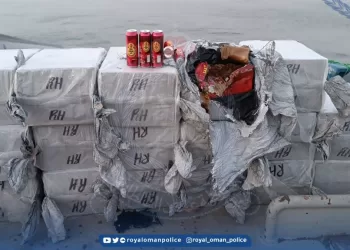 ضبط 3 أشخاص وبحوزتهم 1200 علبة من المواد الكحولية