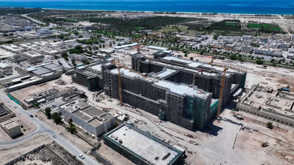 إنجاز 58.8% من الأعمال الإنشائية بمستشفى السلطان قابوس الجديد بصلالة