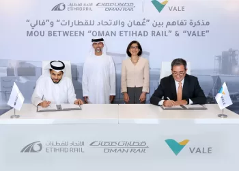 “عُمان والاتحاد للقطارات” توقع اتفاقية جديدة بشأن مشروع السكك الحديدية العُمانية الإماراتية