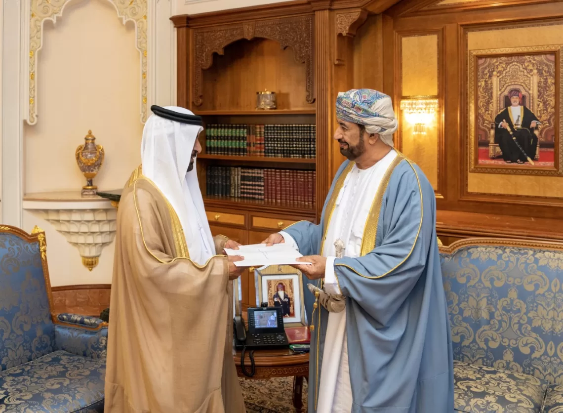 جلالة السلطان يتلقى رسالة خطية من سمو الشيخ محمد بن زايد