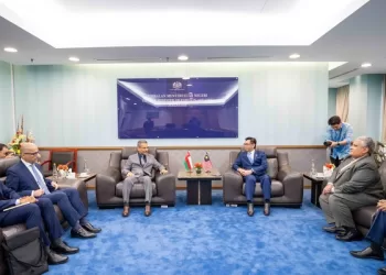 سلطنة عمان تبحث تعزيز الاستثمارات مع ماليزيا