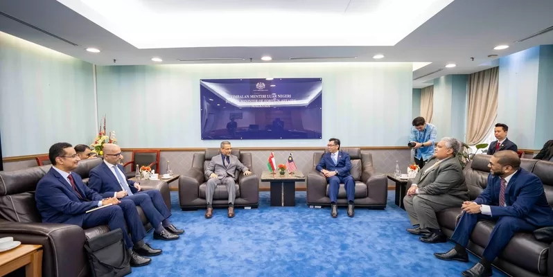 سلطنة عمان تبحث تعزيز الاستثمارات مع ماليزيا