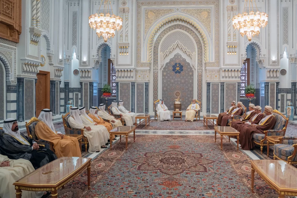 حاكم إمارة رأس الخيمة يغادر سلطنة عُمان