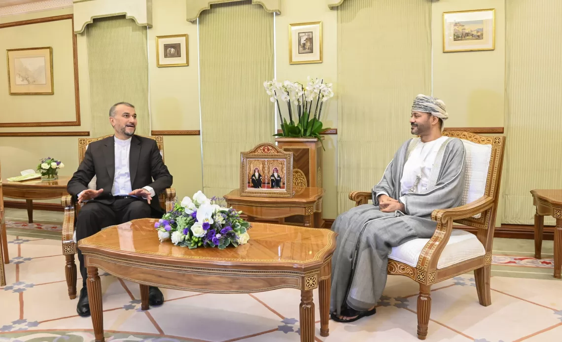السيد وزير الخارجية يبحث عددا من القضايا الإقليمية والدولية مع نظيره الإيراني