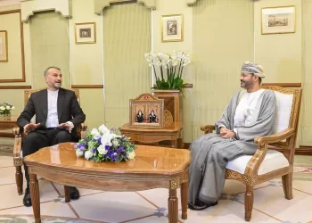 السيد وزير الخارجية يبحث عددا من القضايا الإقليمية والدولية مع نظيره الإيراني