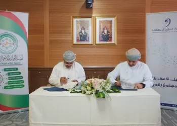 “تنظيم الاتصالات” توقع اتفاقية لتمويل منح دراسية لطلبة مستحقين