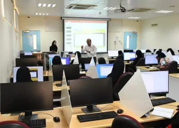 مشاركة 255 طالبًا  في حلقات عمل تنمية مهارات البحث بجامعة السلطان قابوس