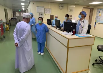 بالصور.. وزير الصحة يزور مستشفى الرستاق
